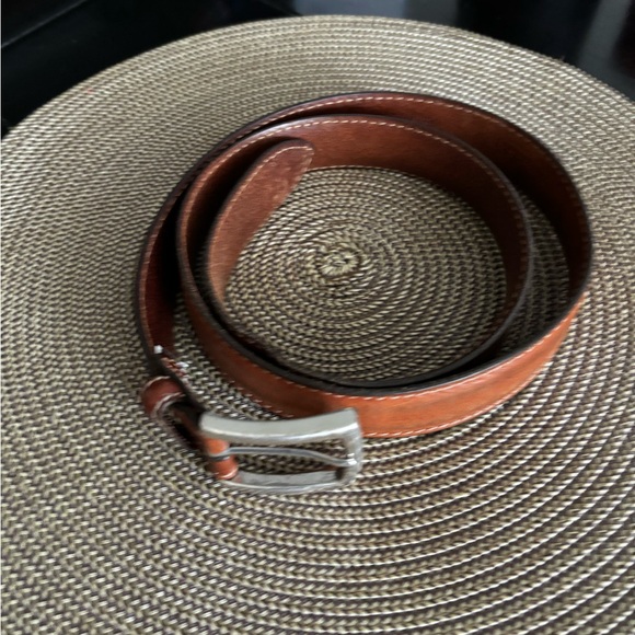 TRAFALGAR ITALIAN SADDLE BROWN LEATHER CLASSIC SQUARE SOLID BRASS BUCKLE SZ 36 - Picture 2 of 9